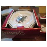 Lot of Christmastime serving ware w... Lot of Christmastime serving ware w...
