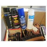Lot of gloves, shoe care products y... Lot of gloves, shoe care products y...