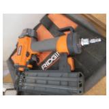 Ridgid R213BNE pneumatic Brad naile... Ridgid R213BNE pneumatic Brad naile...