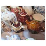 Collectable tea pots in varying sha...