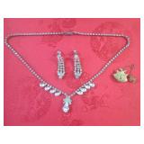(CNTR) Vintage Necklace and Earring... (CNTR) Vintage Necklace and Earring...