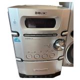 Sony CMT-HPX9 Micro HiFi Component System with Speakers and Remote Sony CMT-HPX9 Micro HiFi Component System with Speakers and Remote