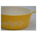 Vintage Pyrex 472-B 750ml Yellow Floral Mixing Bowl Vintage Pyrex 472-B 750ml Yellow Floral Mixing Bowl