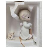 Lot of 2 Precious Moments Figurines: 