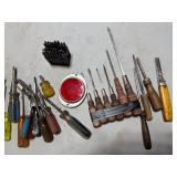 LOTS OF SCREWDIRVERS LOT LOTS OF SCREWDIRVERS LOT