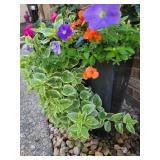 Black Commercial Resin Outdoor Planter, B