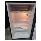 Igloo refrigerator, model FR326M-D-BLACK
