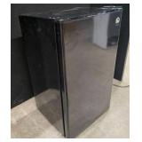 Igloo refrigerator, model FR326M-D-BLACK