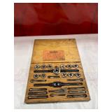 Blue Point TD-2400 Tap and Die Set in Wooden Case Blue Point TD-2400 Tap and Die Set in Wooden Case