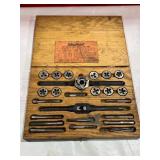 Blue Point TD-2400 Tap and Die Set in Wooden Case Blue Point TD-2400 Tap and Die Set in Wooden Case