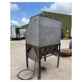Industrial Metal Sandblasting Cabinet With Gloves and Hose Industrial Metal Sandblasting Cabinet With Gloves and Hose