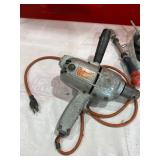 Black and Decker No. 7250 Drill with Accessories and Abrasive Discs Black and Decker No. 7250 Drill with Accessories and Abrasive Discs
