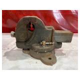 Buffalo Swivel Bench Vise with Pipe Jaws Buffalo Swivel Bench Vise with Pipe Jaws