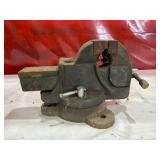 Buffalo Swivel Bench Vise with Pipe Jaws Buffalo Swivel Bench Vise with Pipe Jaws