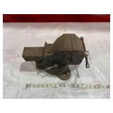 Buffalo Swivel Bench Vise with Pipe Jaws Buffalo Swivel Bench Vise with Pipe Jaws