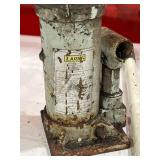 Two Hydraulic Bottle Jacks Two Hydraulic Bottle Jacks