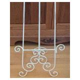 White Decorative Metal Easel Stand