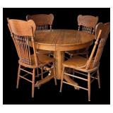Vintage Oak Dining Table Table with Four Charming Chairs