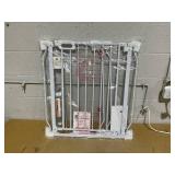 Vevor VEVOR Baby Gate, Adjustable Width, 30in High Dog Gate, Easy Step Walk Thru Vevor VEVOR Baby Gate, Adjustable Width, 30in High Dog Gate, Easy Step Walk Thru