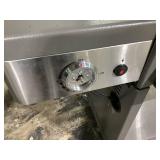 MemberÂ’s Mark Pro Series 5-Burner Gas Grill with Thermostatic Control #G62304 MemberÂ’s Mark Pro Series 5-Burner Gas Grill with Thermostatic Control #G62304