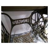Antique Singer Sewing Machine... Antique Singer Sewing Machine...