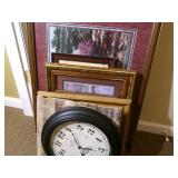 A lot full of clocks, pictures and ... A lot full of clocks, pictures and ...