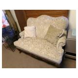 A beauiful Velvety Settee... A beauiful Velvety Settee...