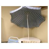 Metal Outdoor Patio Table w/ chairs... Metal Outdoor Patio Table w/ chairs...