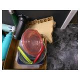 A lot full of Misc kitchenwares and... A lot full of Misc kitchenwares and...