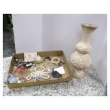 A full lot of Jewelry with a potter... A full lot of Jewelry with a potter...