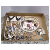 A full lot of Jewelry... A full lot of Jewelry...