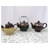 Vintage Tea Pots Set of 3... Vintage Tea Pots Set of 3...