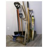 A full of shovels, and outdoor tool... A full of shovels, and outdoor tool...