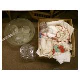 Vintge box of Lienes, glass jars an... Vintge box of Lienes, glass jars an...