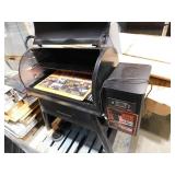 Traeger Ironwood 885 Wi-Fi Pellet Grill and Smoker in Black - Some damage...*Retails for $1,399