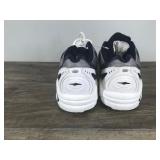 Avis Tennis Shoes Size 10 Avis Tennis Shoes Size 10