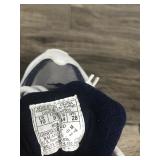 Avis Tennis Shoes Size 10 Avis Tennis Shoes Size 10
