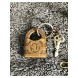 4 - Vintage Locks and all of them have keys 4 - Vintage Locks and all of them have keys