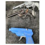 Lot of 6 Vintage Collectible Toy Cap Guns Lot of 6 Vintage Collectible Toy Cap Guns