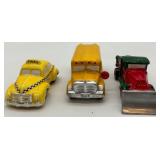 Department 56 Snow Village Watertower Accessory with 3 Handpainted Ceramic Vehicles