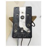Lionel No. 154 Railroad Crossing Signal with Track Connector and Instructions