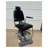 F. & F. KOENIGKRAMER Reliance Hydraulic Lift Barber Chair – Adjustable Height & 360° Swivel – Great Condition! F. & F. KOENIGKRAMER Reliance Hydraulic Lift Barber Chair – Adjustable Height & 360° Swivel – Great Condition!