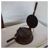 + RARE ALUMINUM + Wagner Ware Waffle Maker +  with high hat base! SIDNEY 828