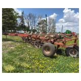 IH 720 Moldboard Plow
