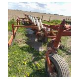IH 720 Moldboard Plow