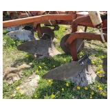 IH 720 Moldboard Plow