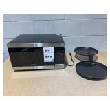 Galanz 0.9 Cu ft Air Fry Countertop Microwave, 900 Watts, Stainless Steel, New