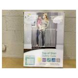 Regalo Extra Wide 2-in-1 Stairway and Hallway Baby Safety Gate with Mounting Kit Ages 6 to 24 Months