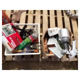 White Crate with contain, Box og Stuff, Paint Gun