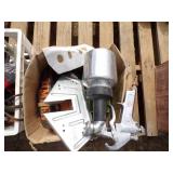 White Crate with contain, Box og Stuff, Paint Gun